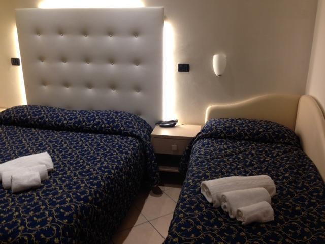 Hotel Mediterraneo Pesaro Ruang foto