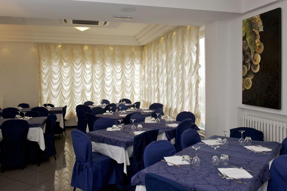 Hotel Mediterraneo Pesaro Bagian luar foto