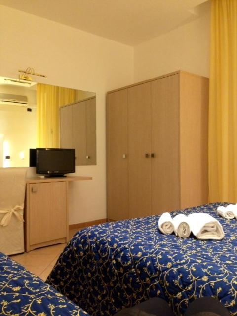 Hotel Mediterraneo Pesaro Ruang foto