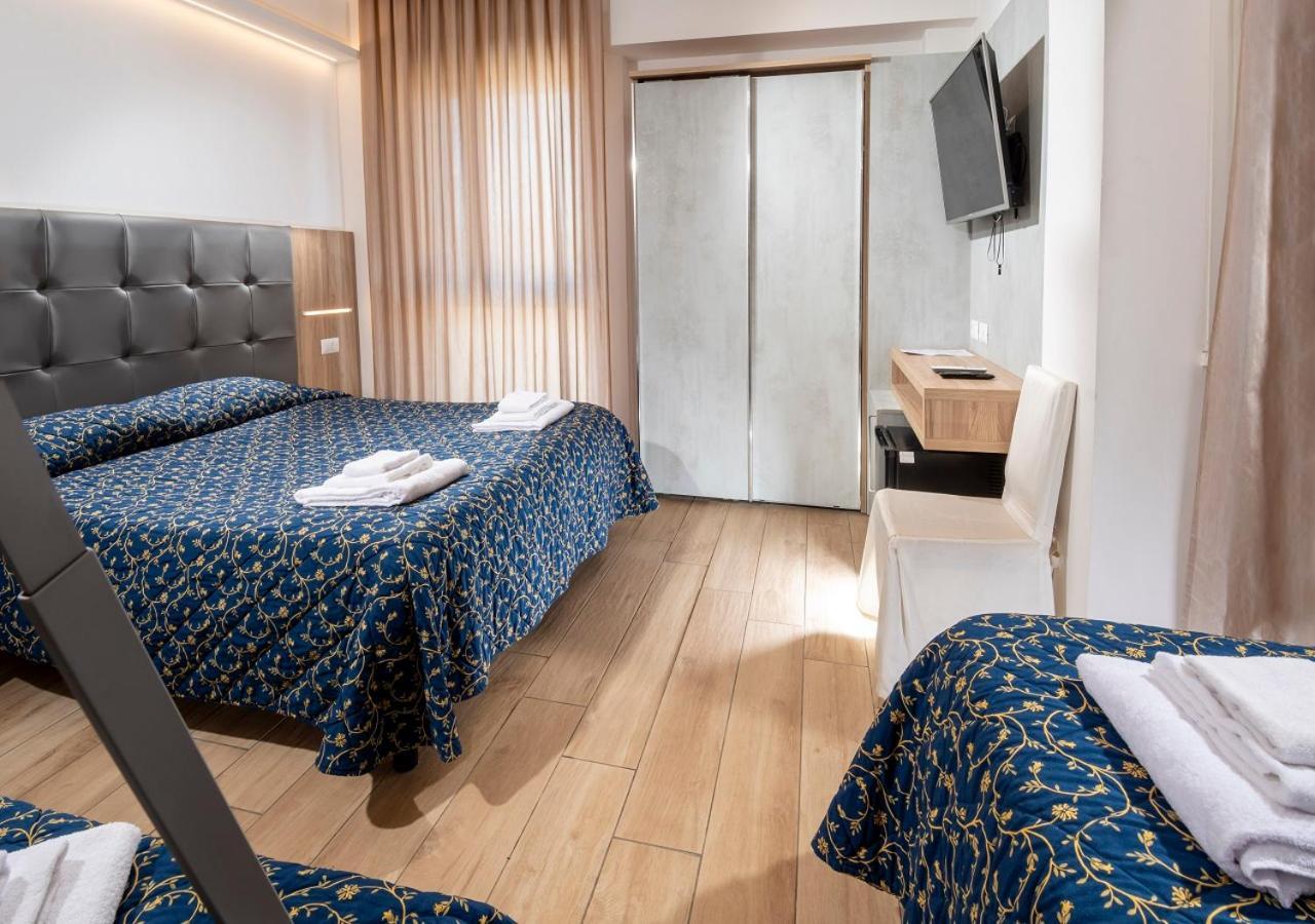 Hotel Mediterraneo Pesaro Bagian luar foto