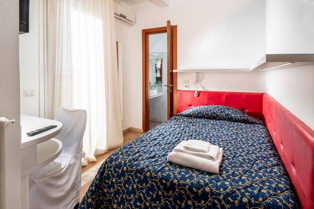 Hotel Mediterraneo Pesaro Bagian luar foto