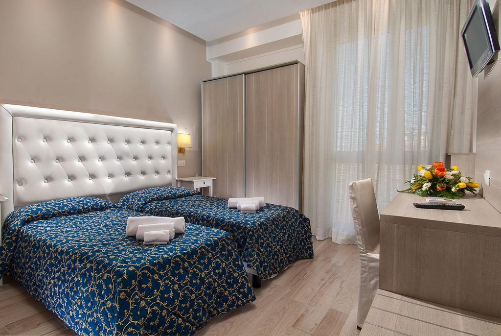 Hotel Mediterraneo Pesaro Bagian luar foto