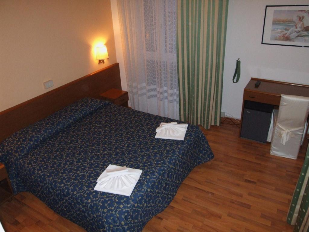 Hotel Mediterraneo Pesaro Bagian luar foto