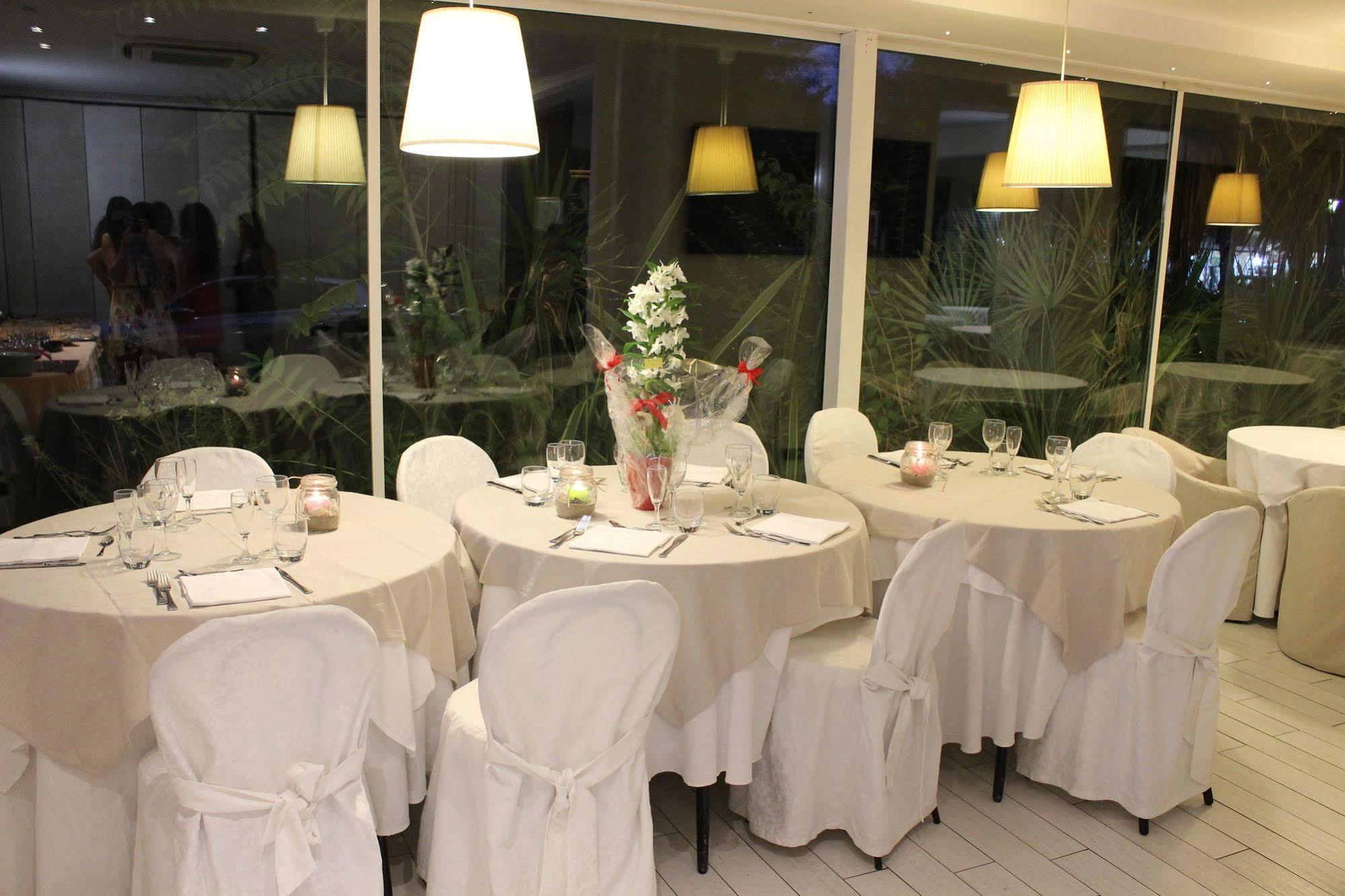 Hotel Mediterraneo Pesaro Bagian luar foto
