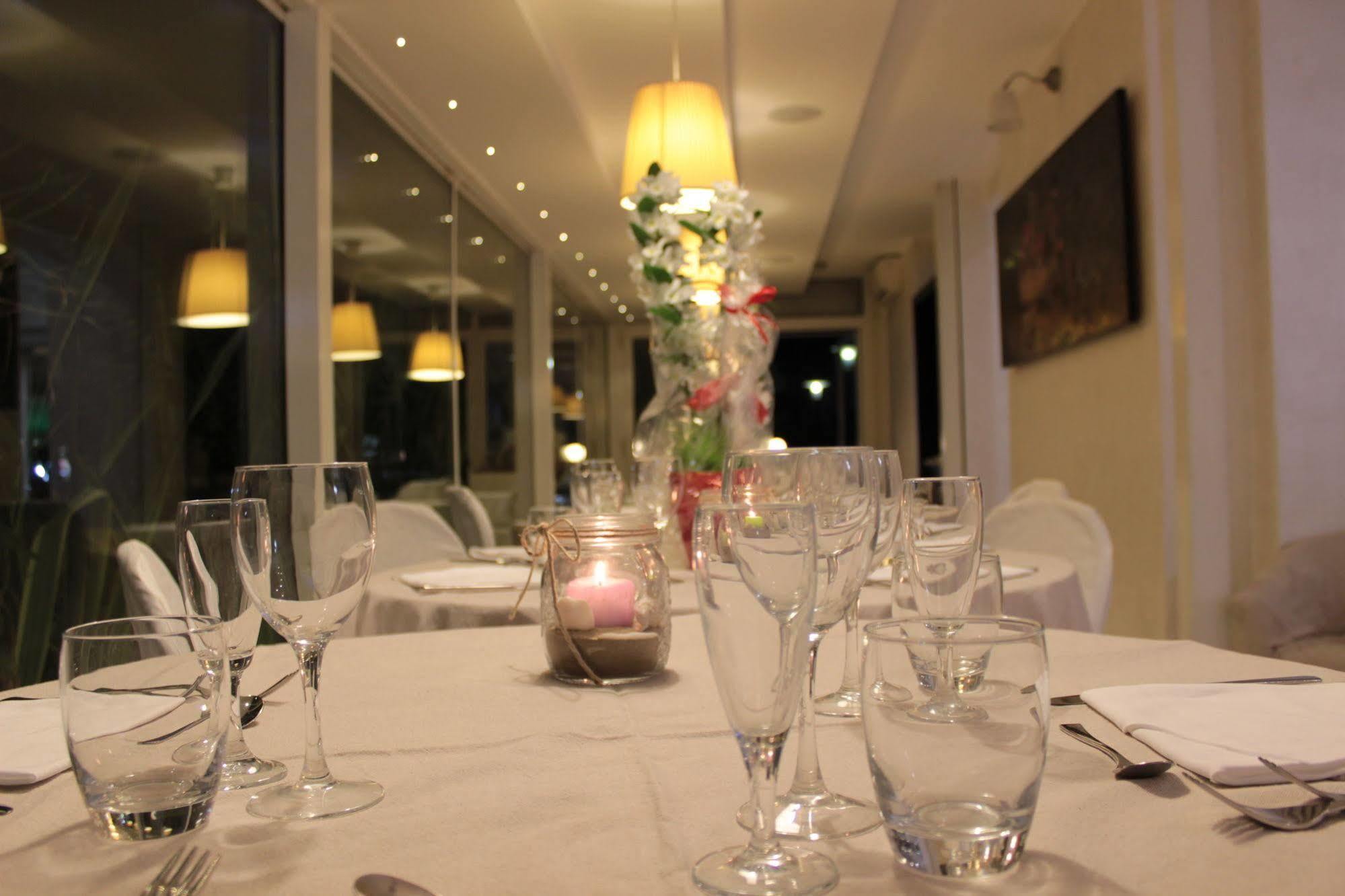Hotel Mediterraneo Pesaro Bagian luar foto